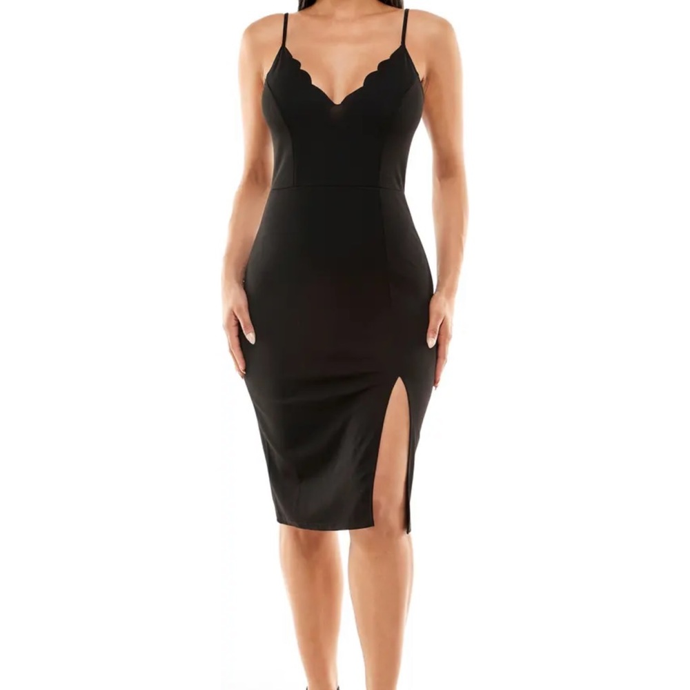 SOCIALITE Scallop Trim Bodycon Black Dress — size XS, Black